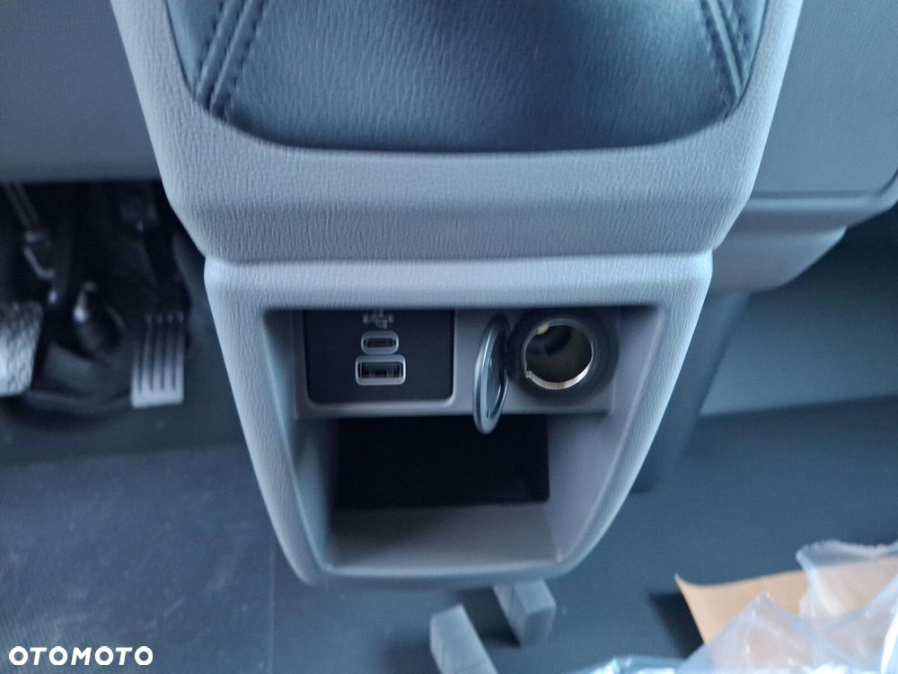 Volkswagen Transporter Furgon 2.0 TDI 150 KM manual - 28