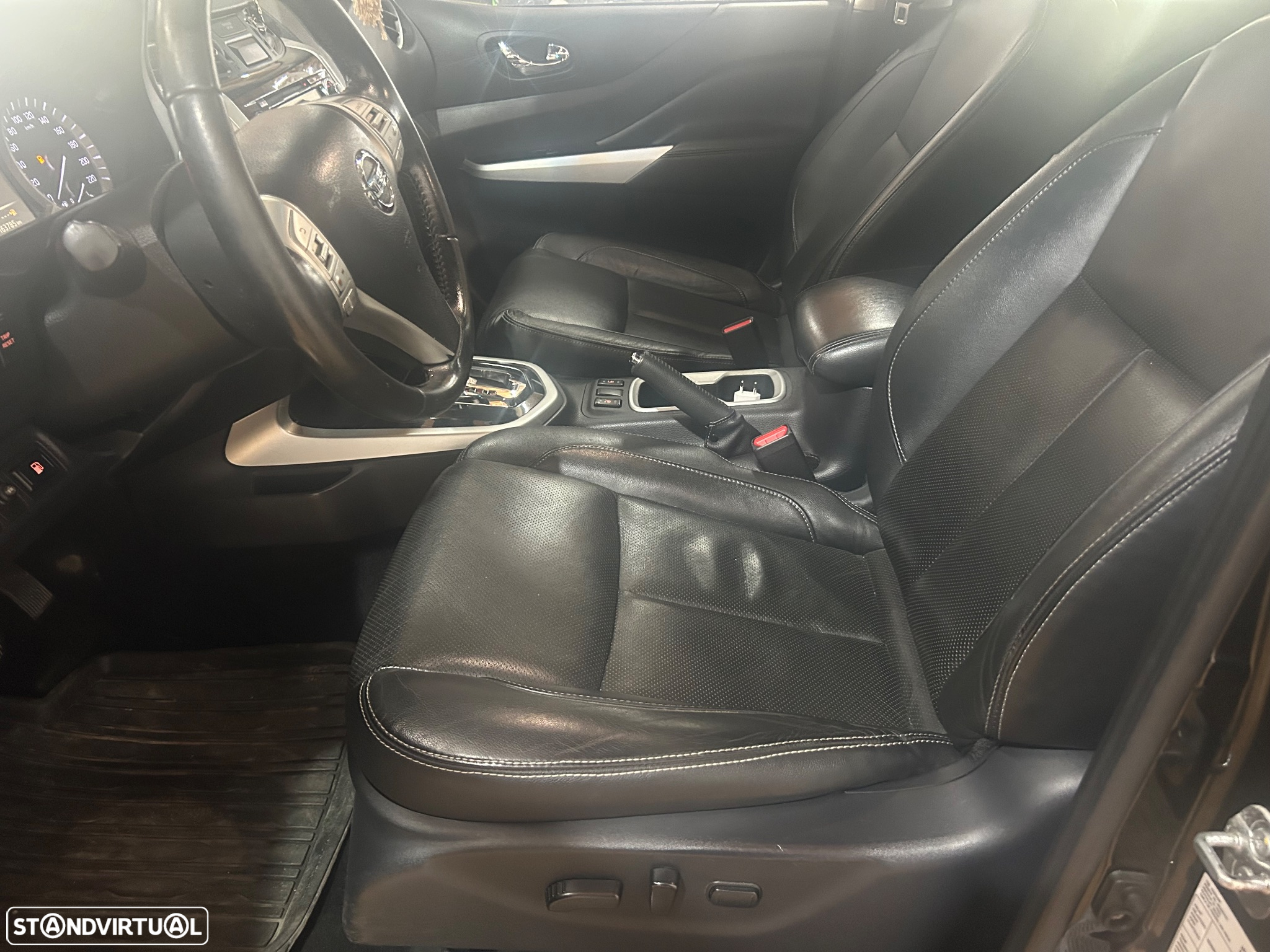 Nissan Navara NP300 DC Auto Tekna - 8