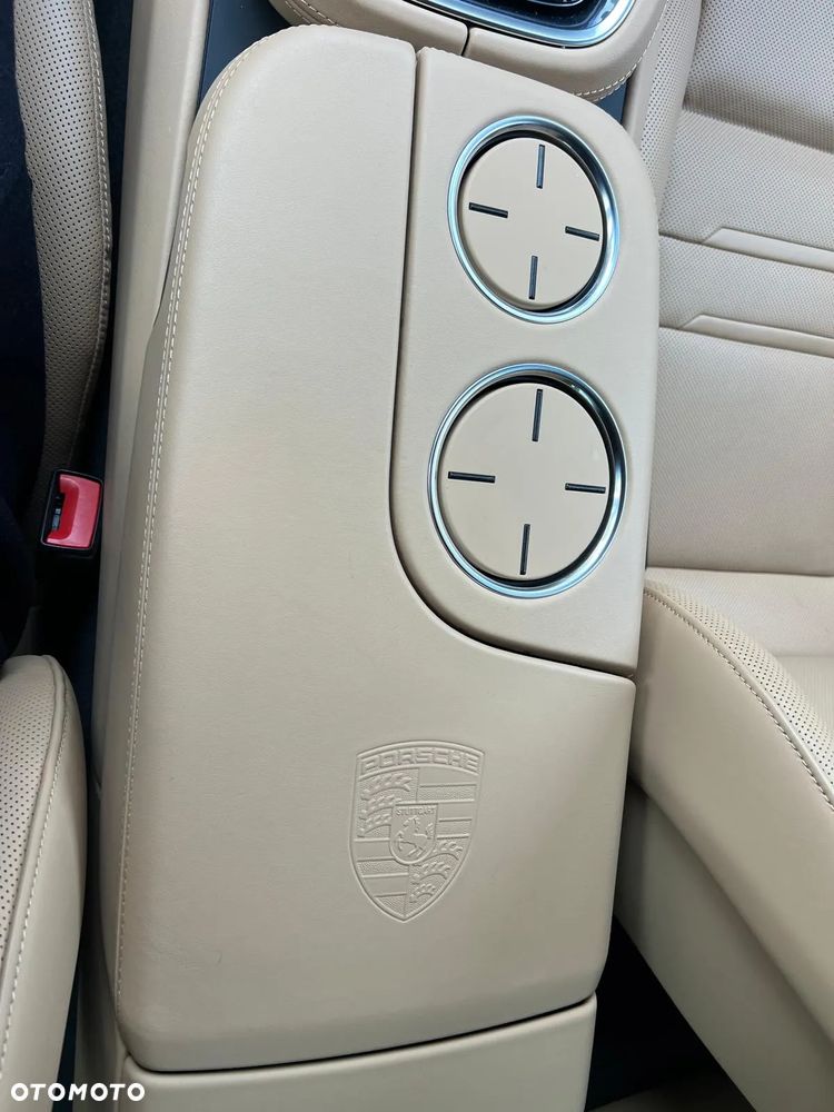 Porsche Panamera - 12