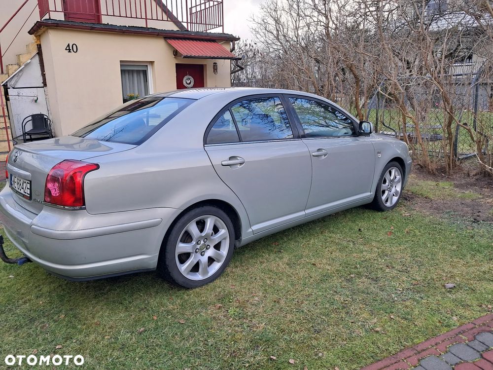 Toyota Avensis 2.0 D-4D - 13