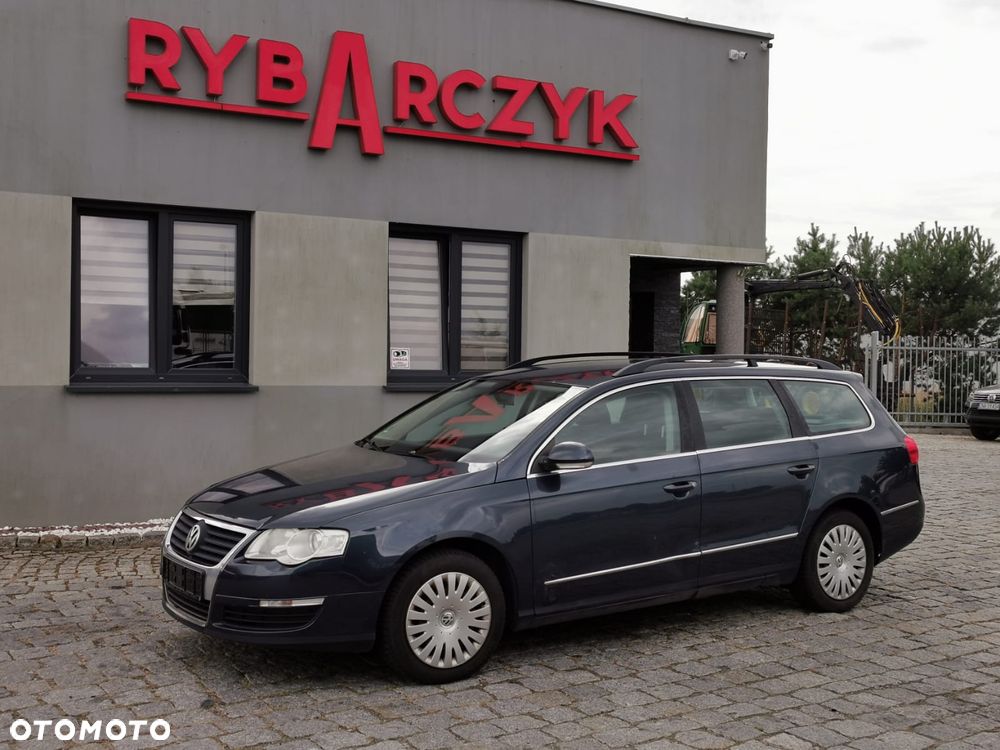Volkswagen Passat - 1