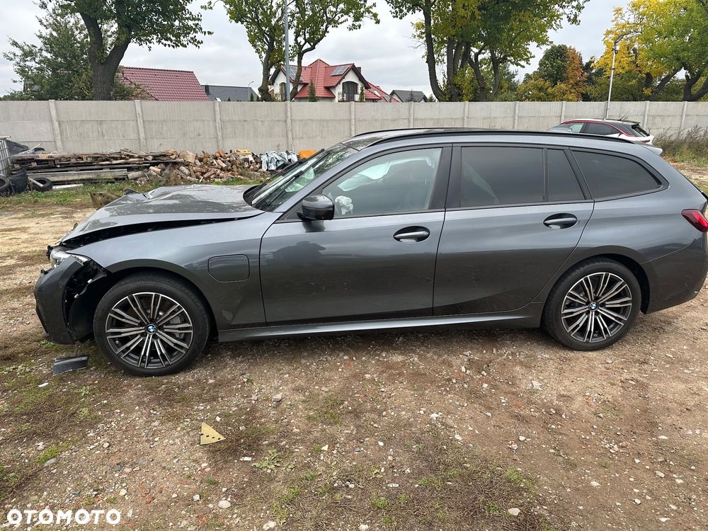 BMW Seria 3 330e PHEV M Sport - 3