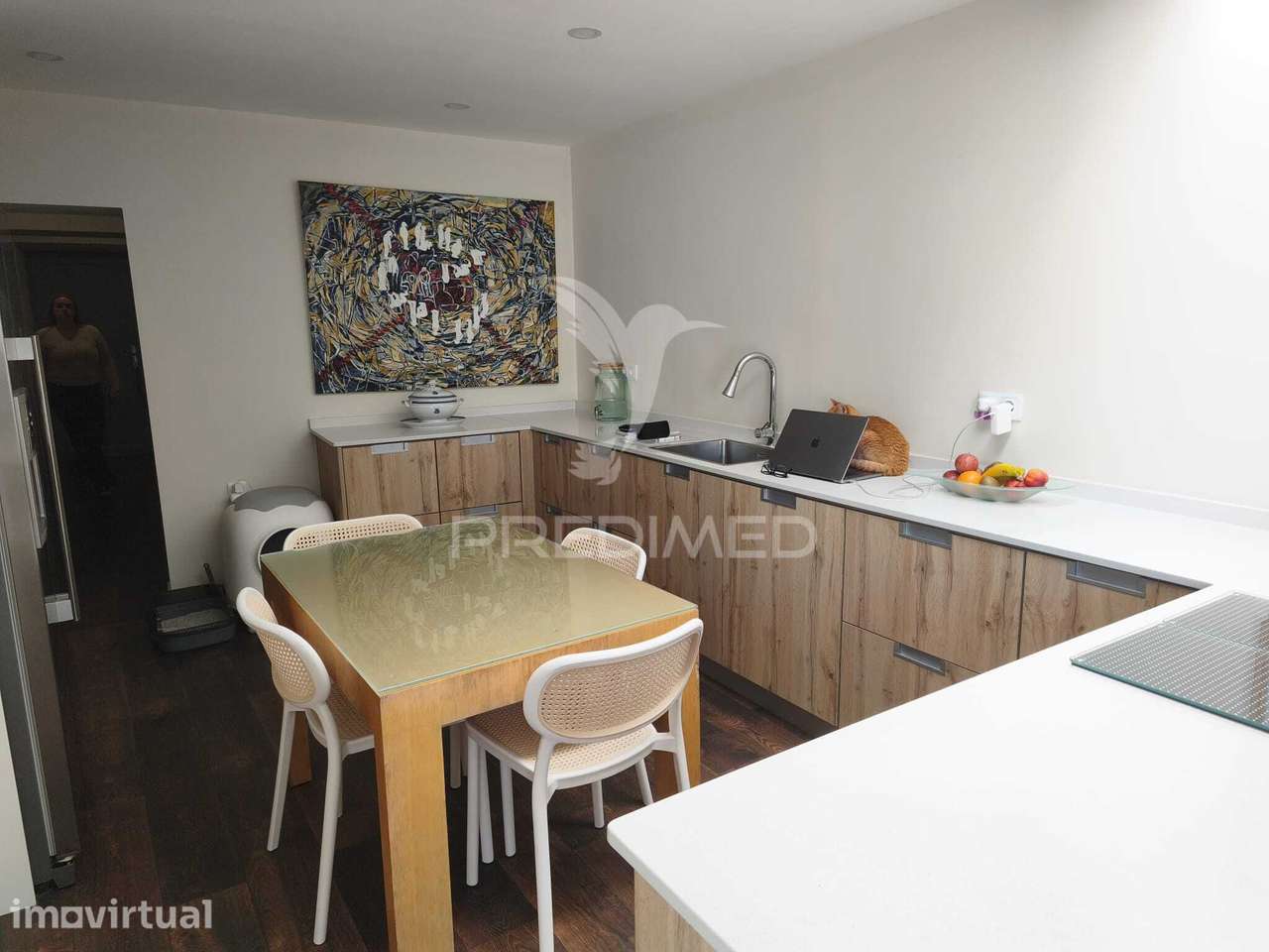 Moradia T4 Totalmente Renovada com 2 Suites, Garagem e Espaço Exter... - Grande imagem: 2/17
