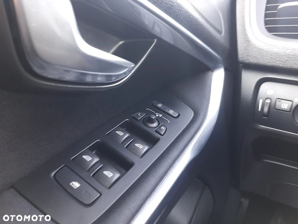 Volvo V40 D2 Momentum - 21