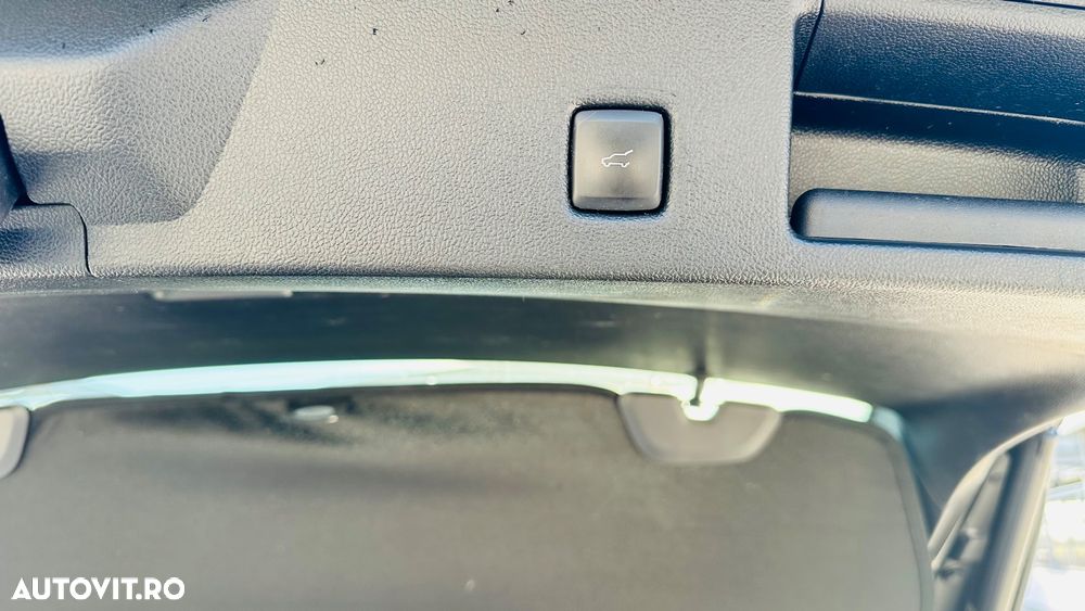 Ford Kuga 2.5 Duratec FHEV ST-LINE X - 13