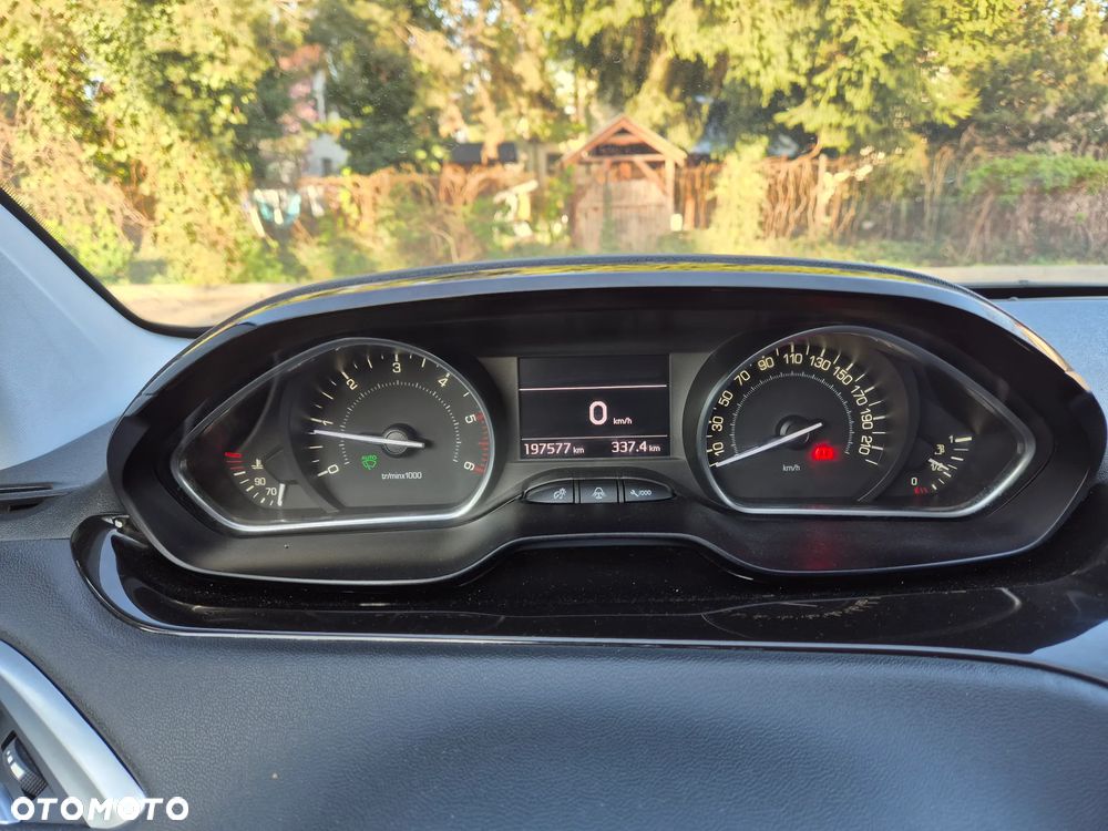 Peugeot 208 e-HDi 92 Stop&Start Allure - 16
