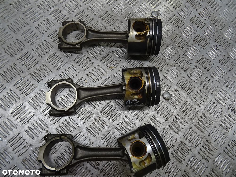 VW GOLF V 1.9TDI BLS TŁOK KORBOWÓD - 1