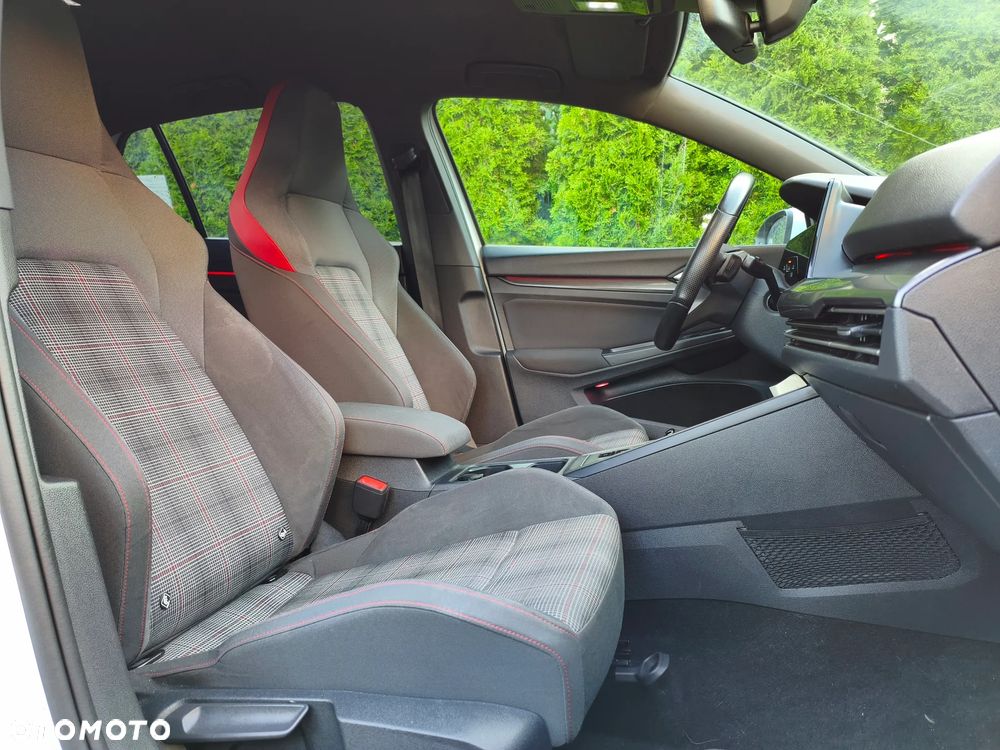 Volkswagen Golf - 23