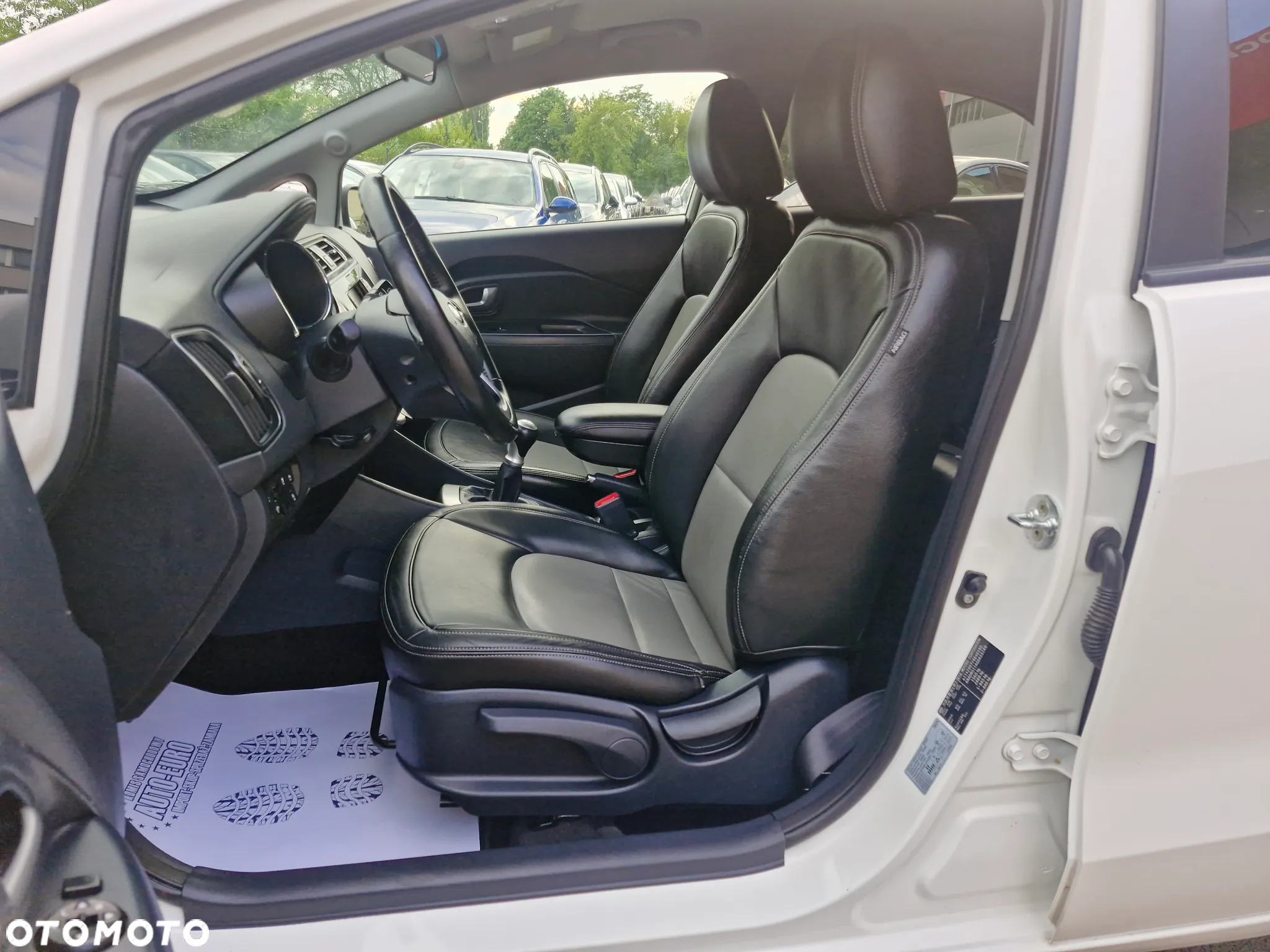 Kia Rio 1.2 Fifa World Cup Edition - 11