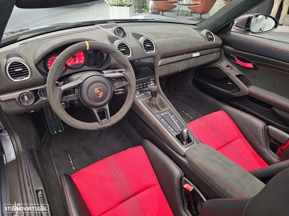 Porsche 718 Spyder - 29