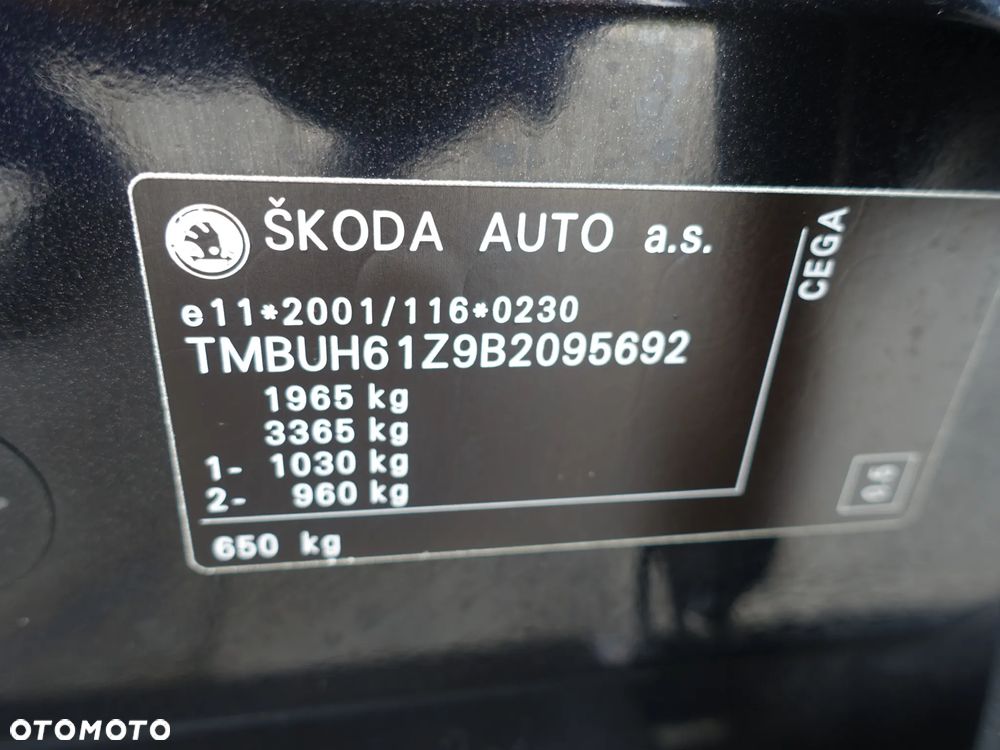 Skoda Octavia 2.0 TDI CR DPF RS - 16