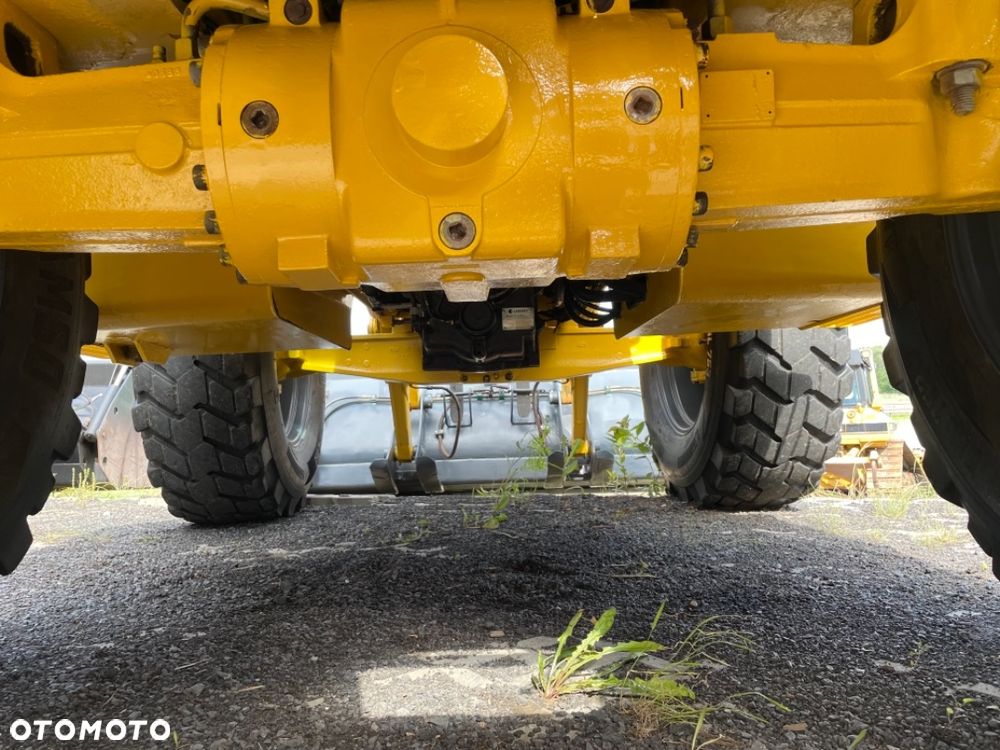Komatsu WB97s - 17