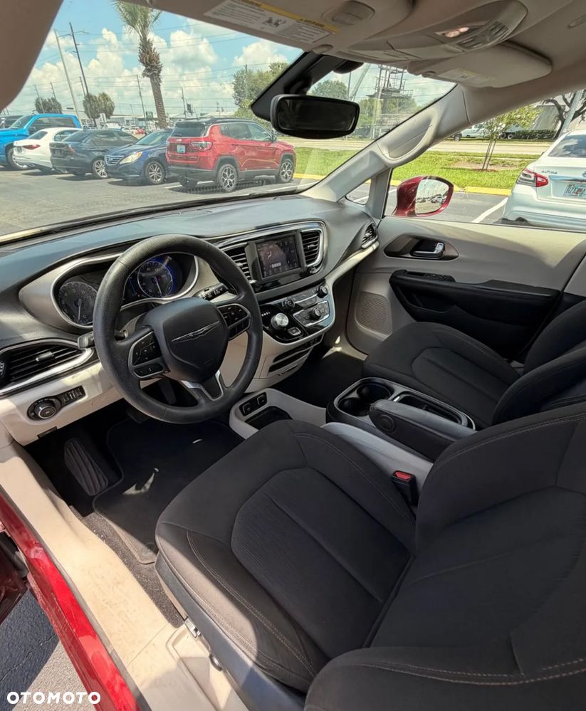 Chrysler Pacifica - 15