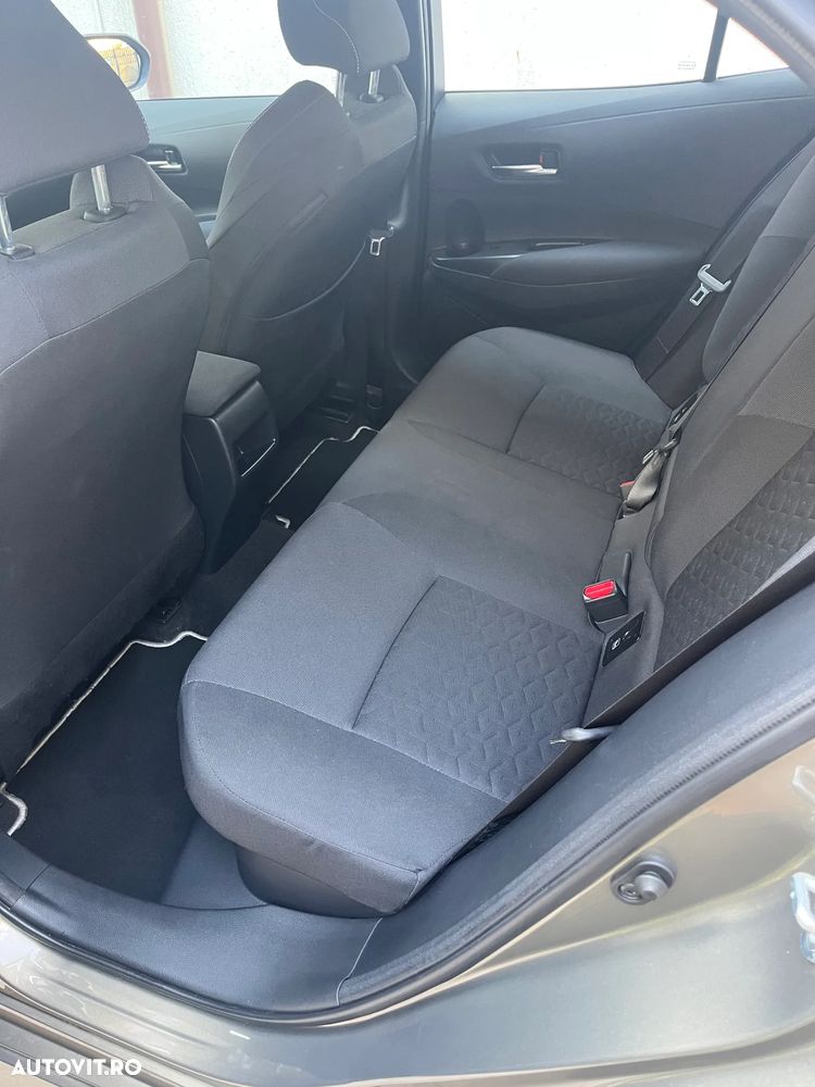 Toyota Corolla Sedan 1.8 HSD Dynamic - 17