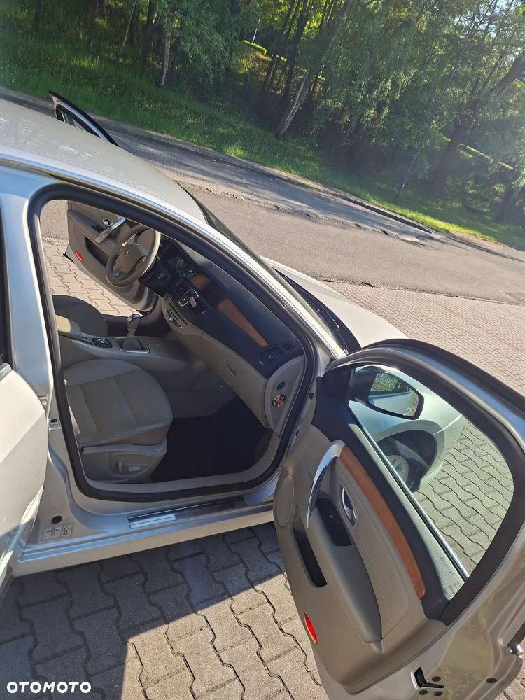 Renault Laguna 2.0 dCi Initiale - 8