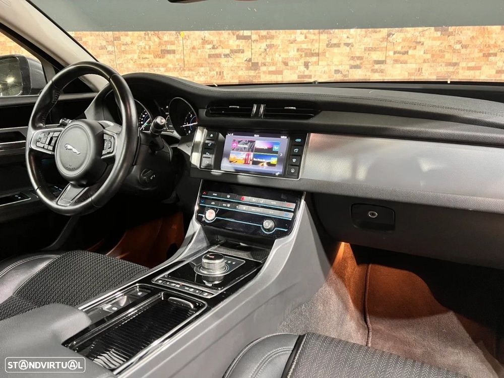 Jaguar XF - 20