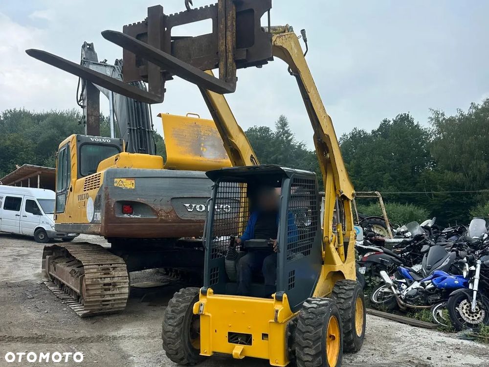 Komatsu Miniładowarka Ładowarka Kompaktowa KOMATSU SK 4x4 - 9