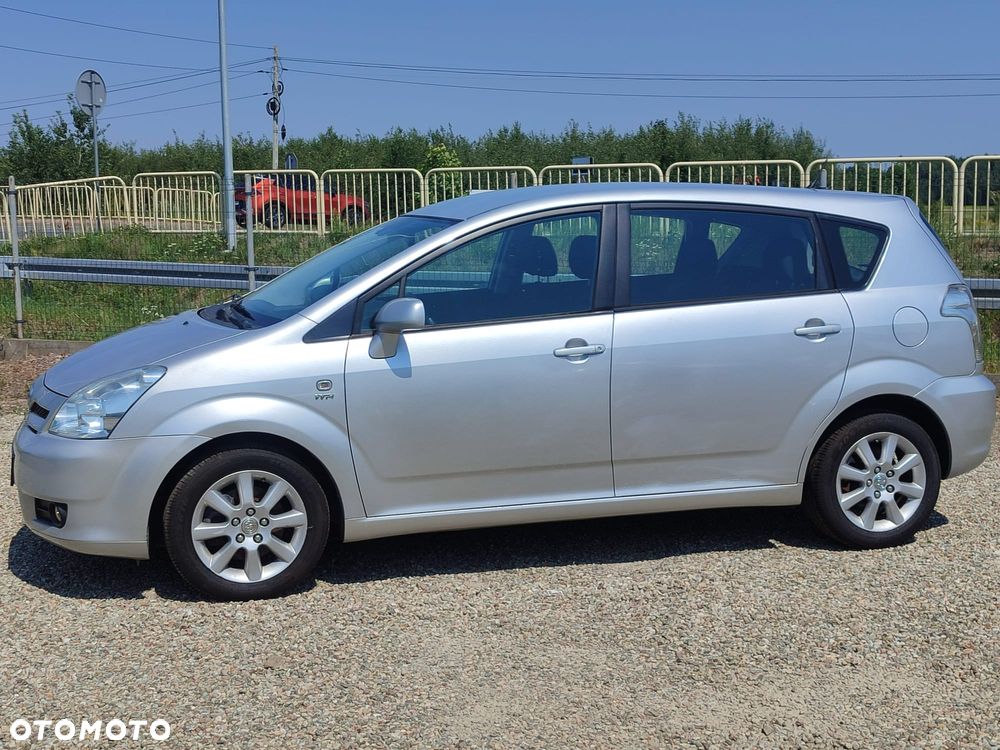 Toyota Corolla Verso - 3