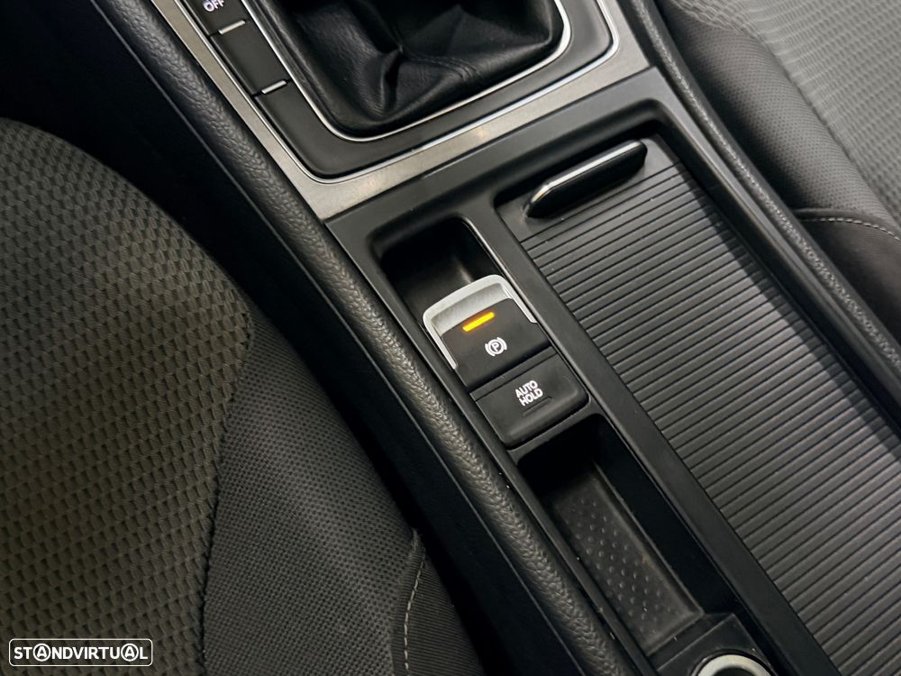 VW Golf 1.6 TDi BlueMotion Trendline - 23