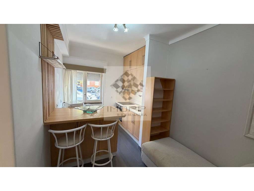 T1 Mobilado na Reboleira - Grande imagem: 3/19