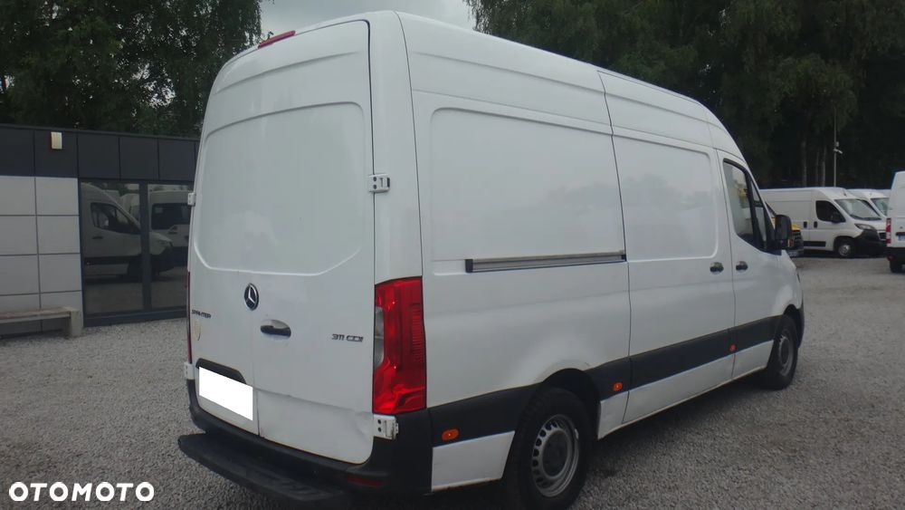 Mercedes-Benz Sprinter - 4