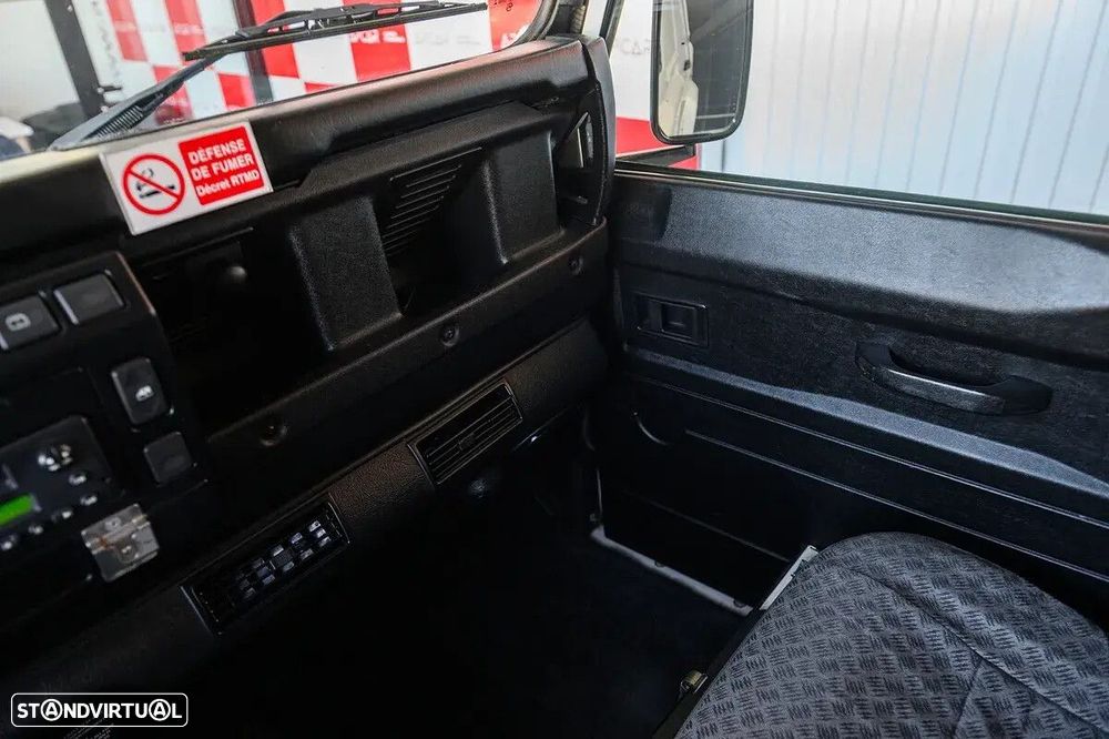 Land Rover Defender 90 2.5 Td5 E - 40