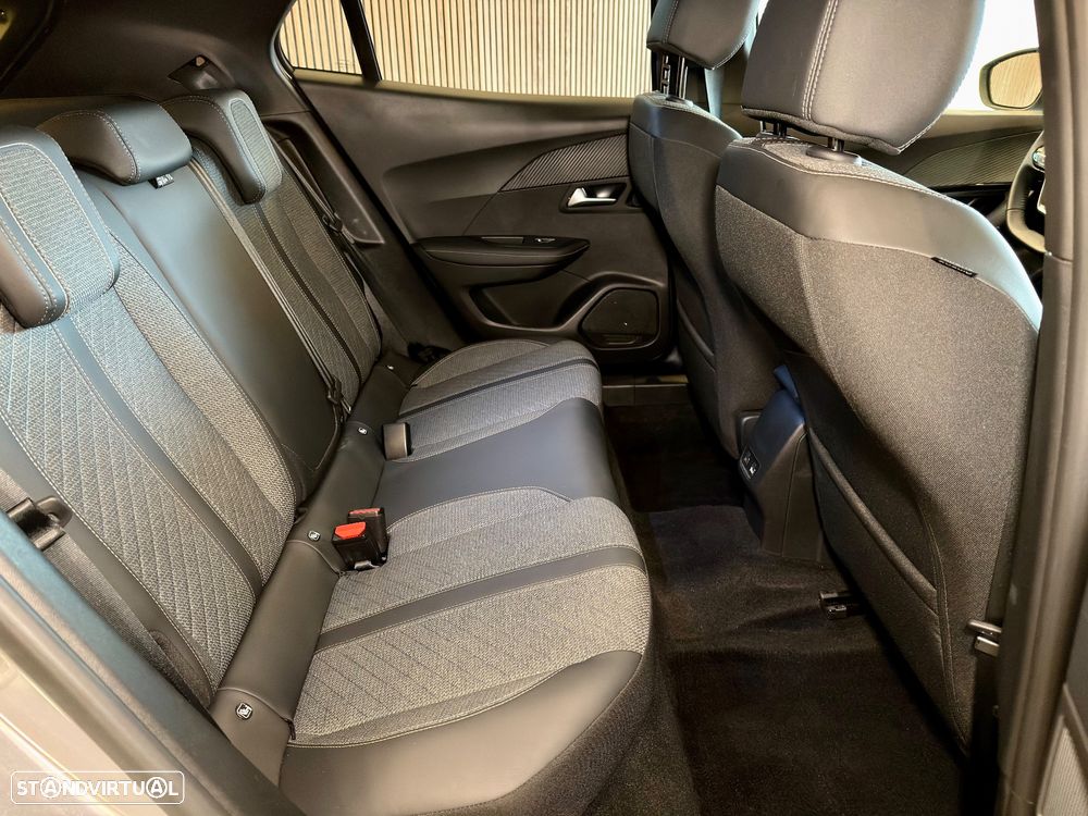 Peugeot e-2008 Allure - 42