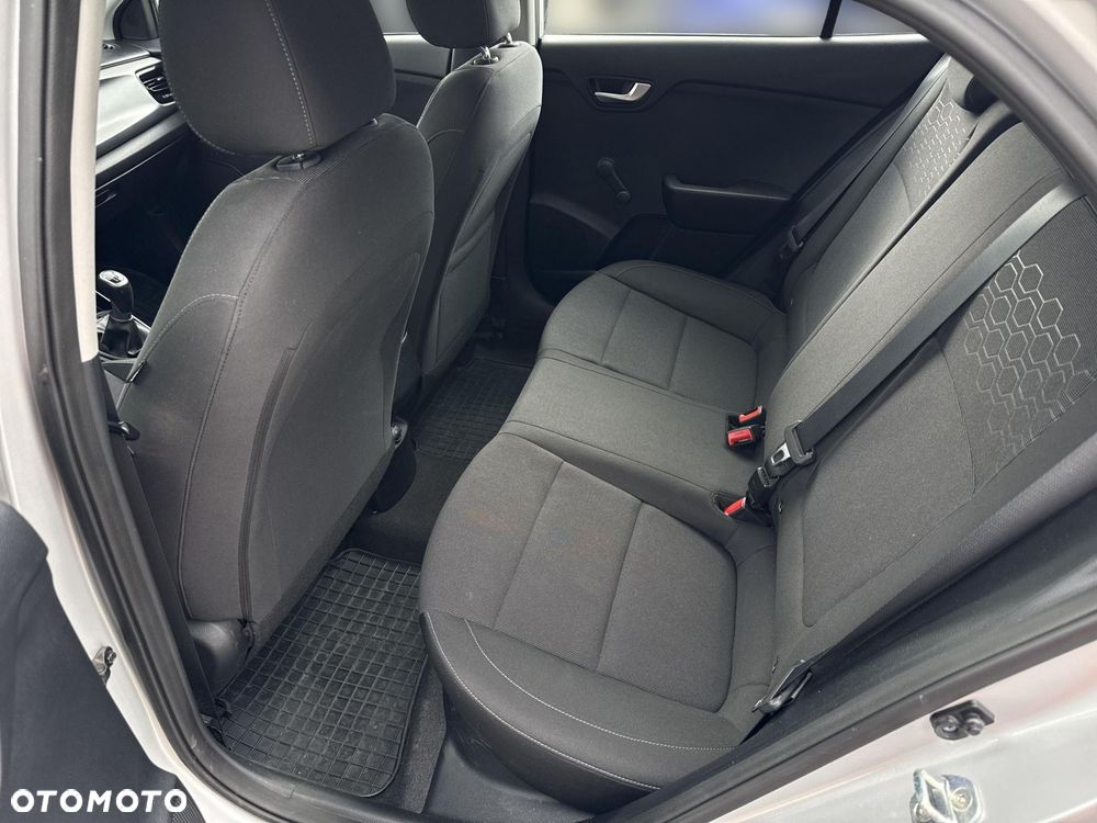 Kia Rio 1.4 L - 10