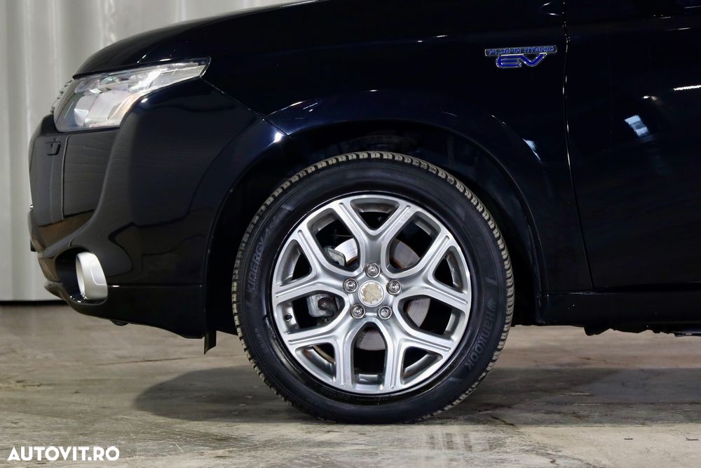 Mitsubishi Outlander 2.0 4WD Plug-In Hybrid - 32