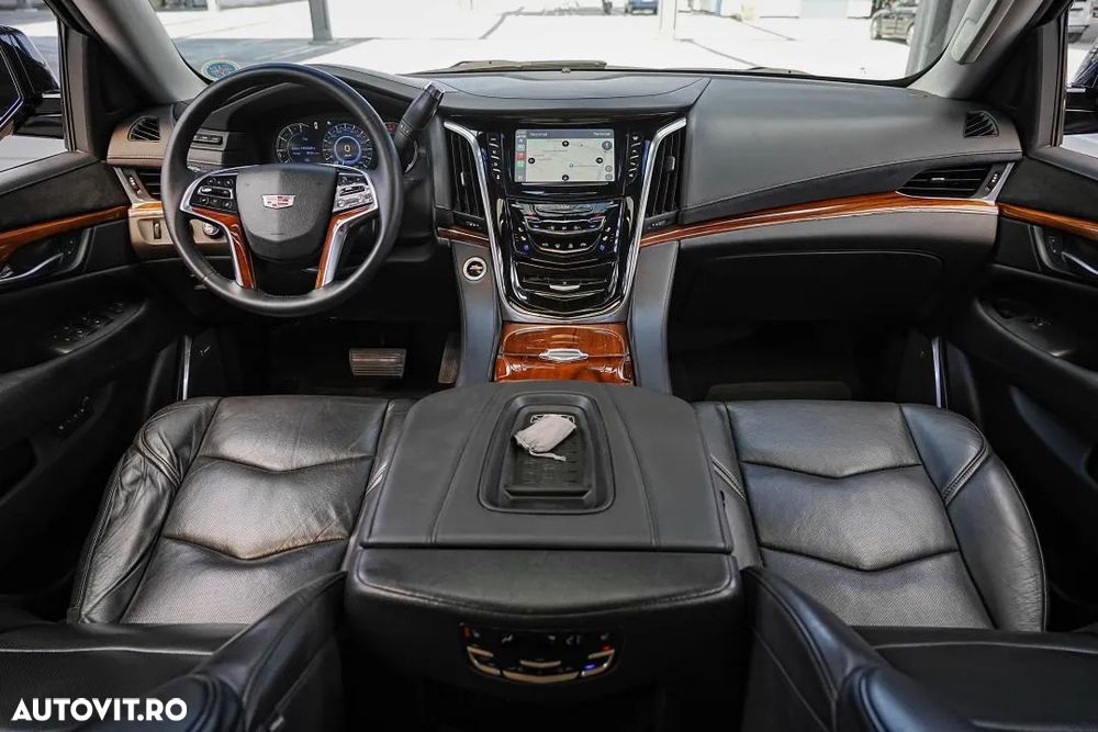 Cadillac Escalade - 4