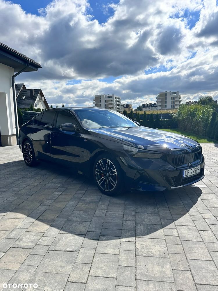BMW Seria 5 M550i xDrive - 15
