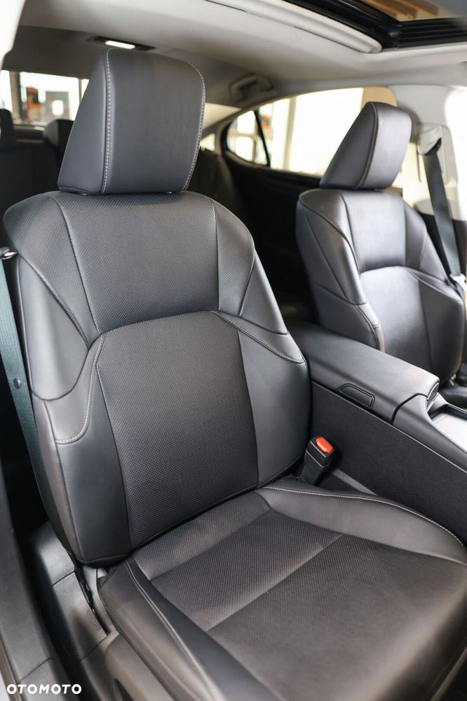 Lexus ES 300h Business Edition - 18