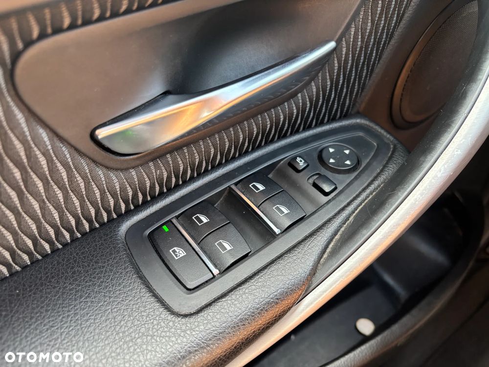 BMW Seria 3 320i - 11