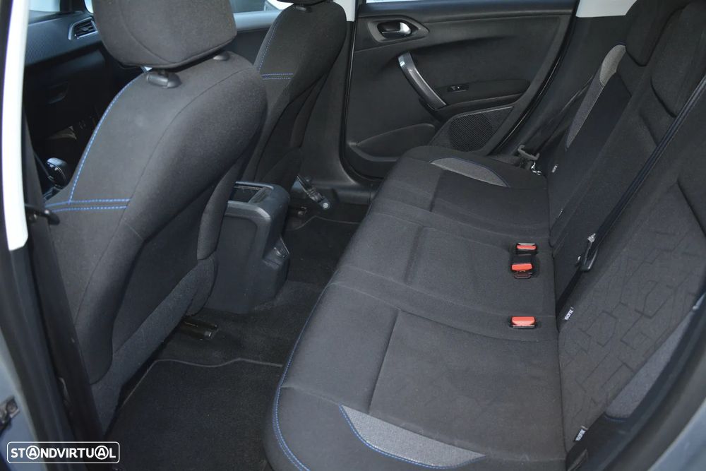 Peugeot 2008 1.2 PureTech Style - 8