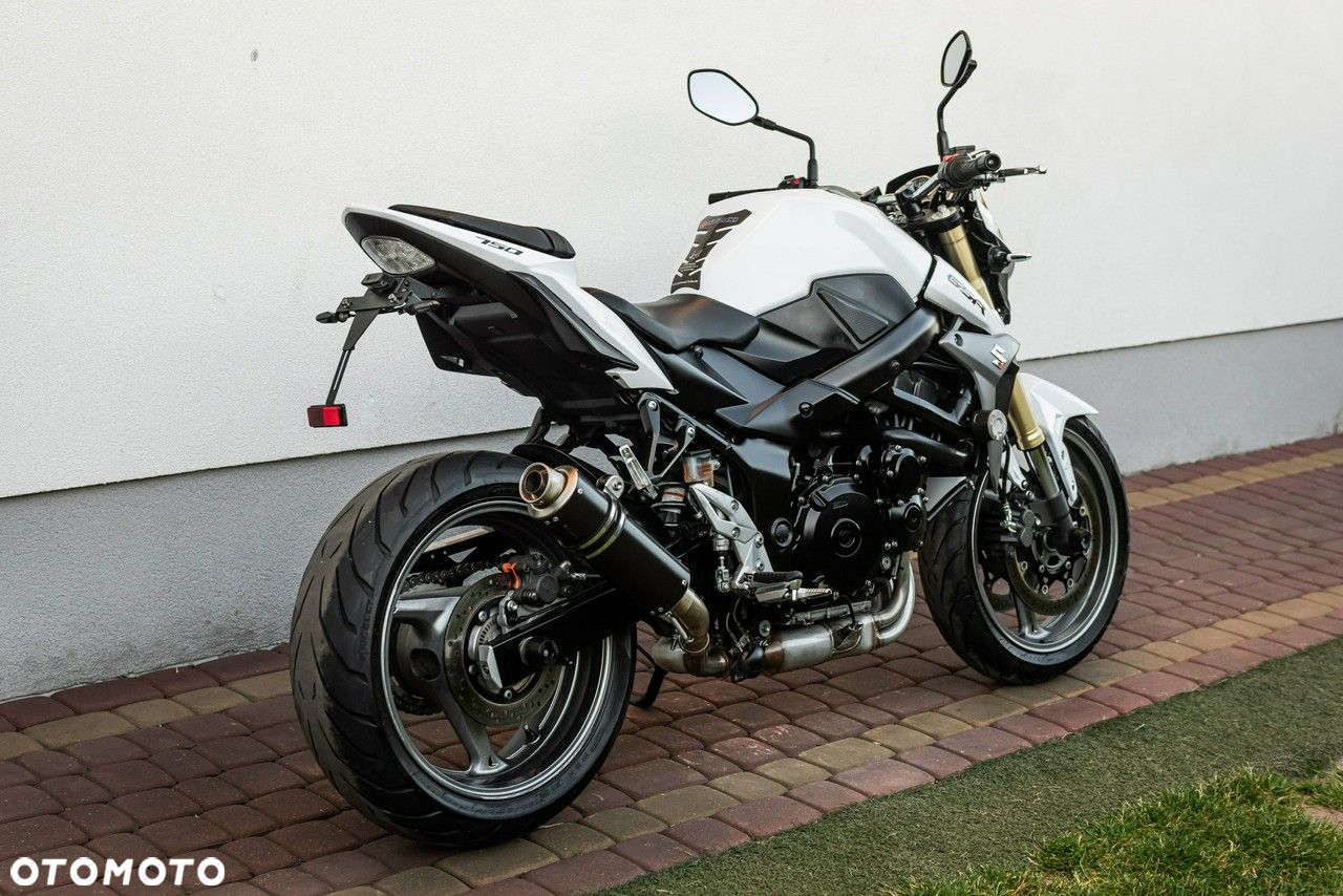 Suzuki GSR - 3