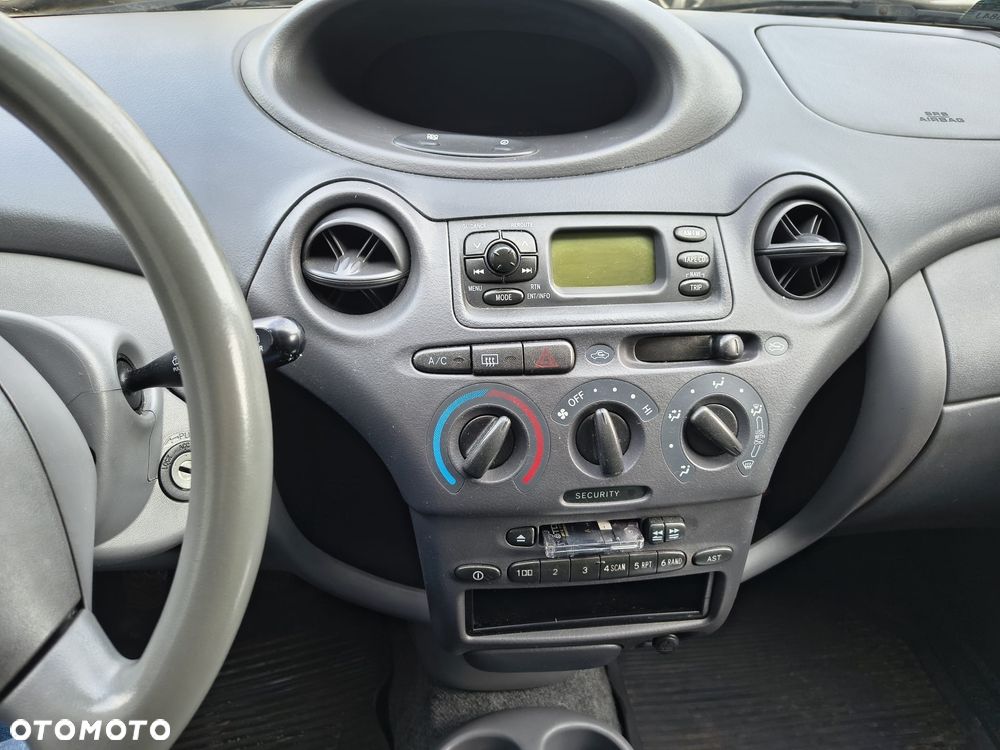 Toyota Yaris 1.0 Base - 7