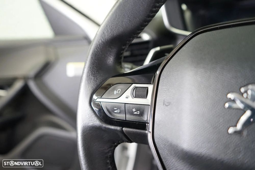 Peugeot 2008 1.2 PureTech Allure Pack EAT8 - 23