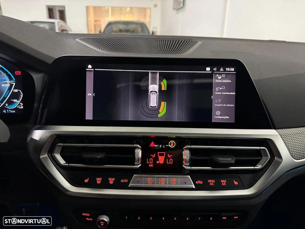 BMW 330 e Touring Pack M Auto - 36