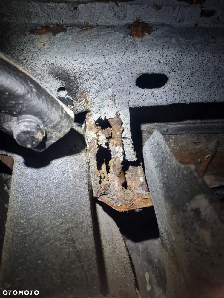 Volkswagen Jetta 1.6 Trendline - 17