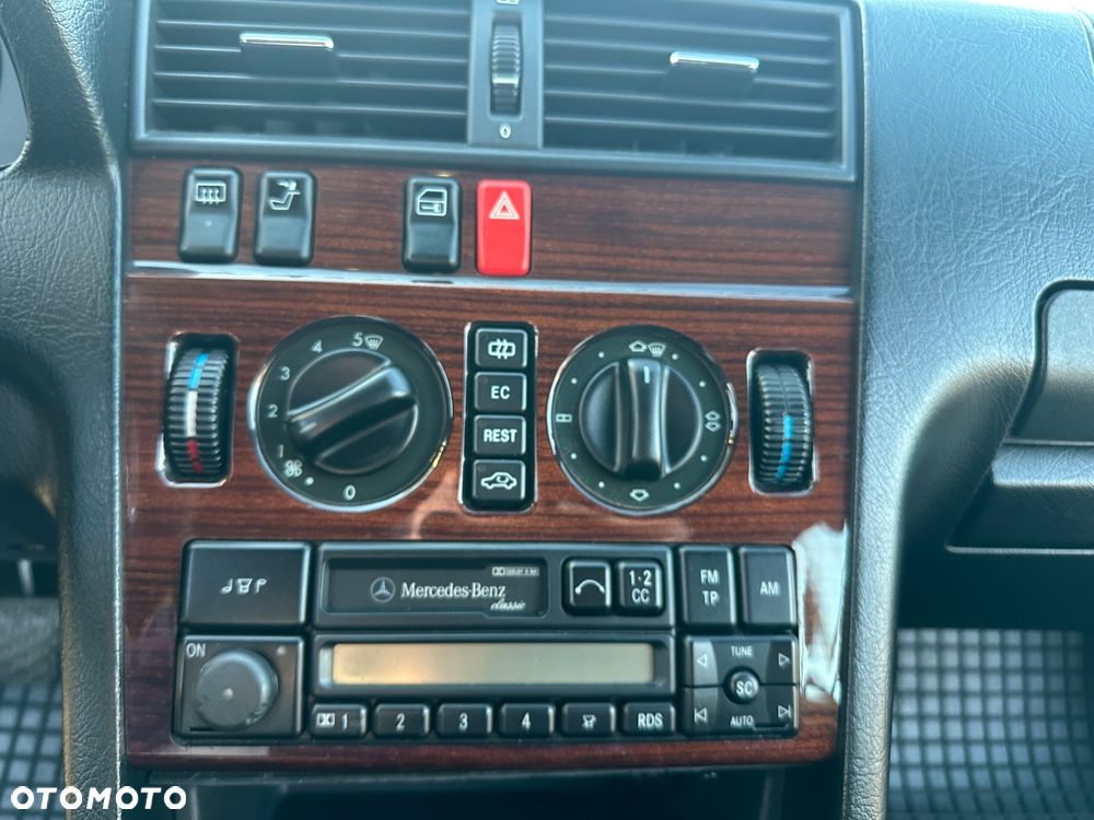 Mercedes-Benz Klasa C 180 Elegance - 26