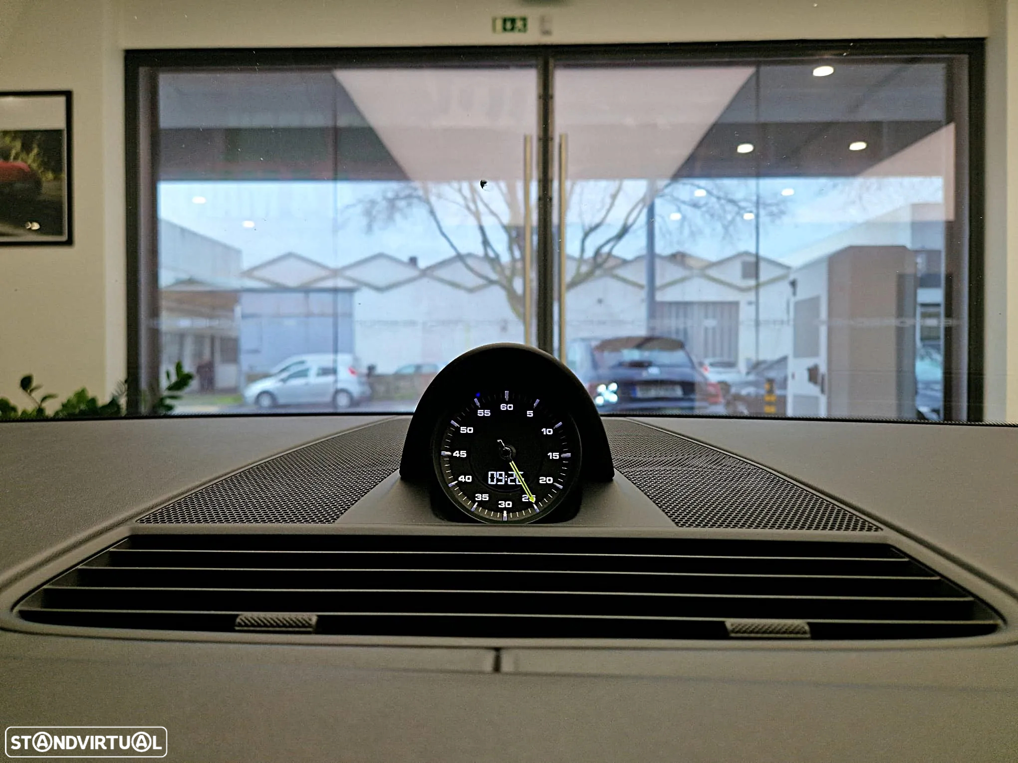 Porsche Panamera 4 E-Hybrid - 27