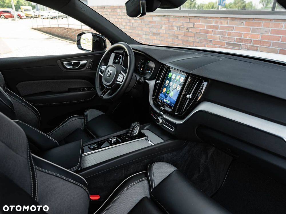 Volvo XC 60 B4 B Plus Dark - 26