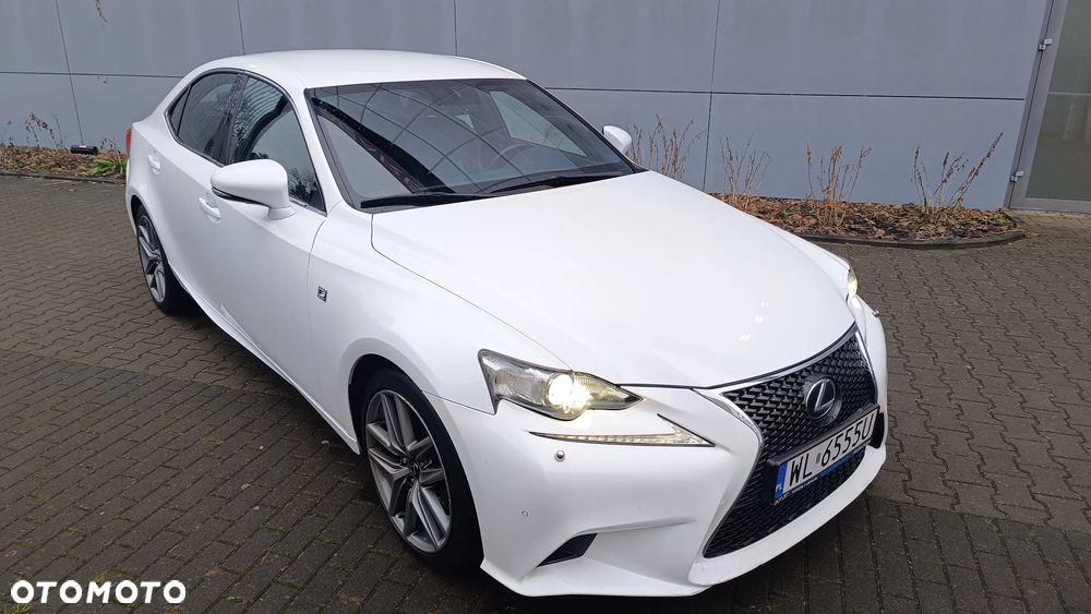 Lexus IS 300h F Sport - 9