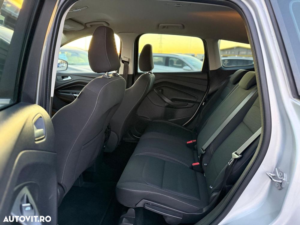 Ford Kuga 2.0 TDCi 2x4 Aut. Cool & Connect - 8