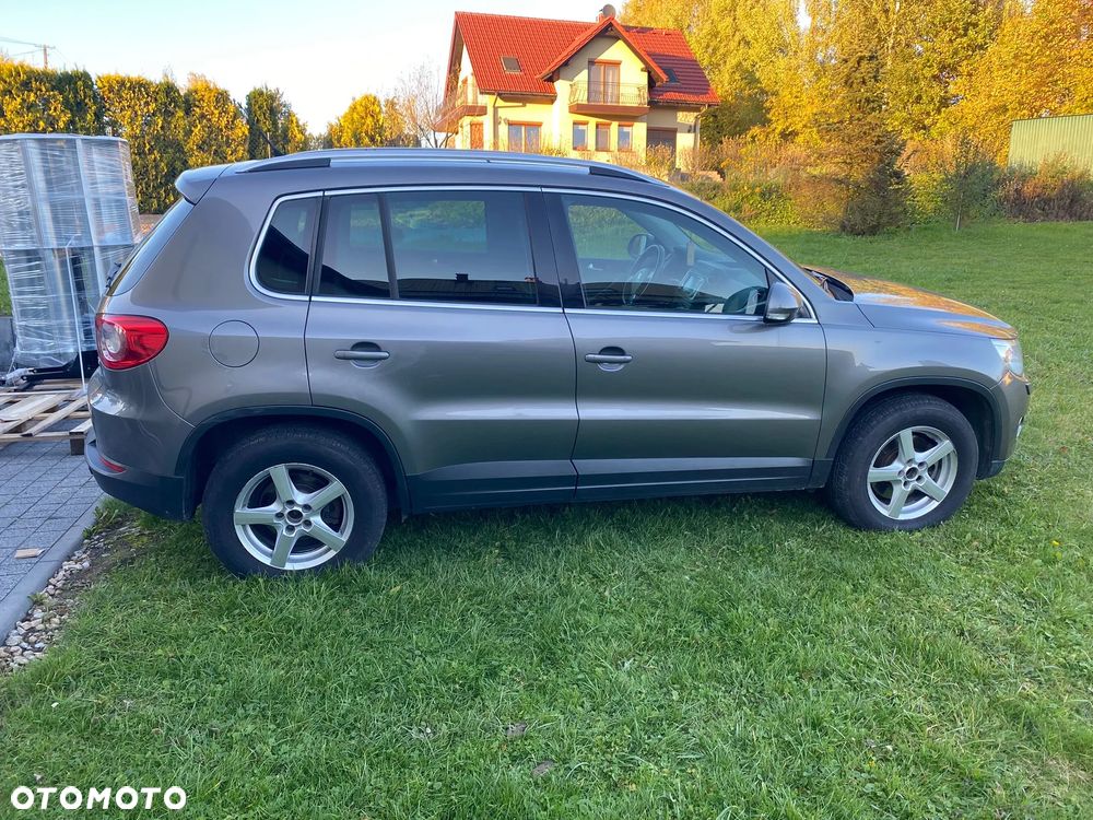 Volkswagen Tiguan - 1