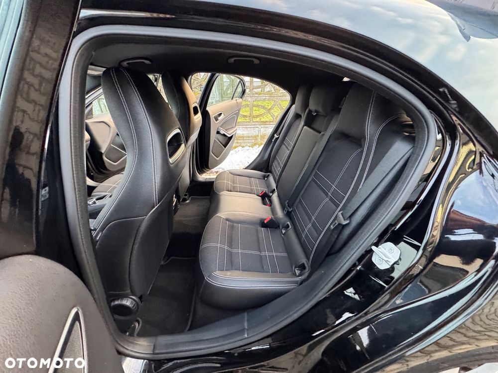 Mercedes-Benz Klasa A 180 7G-DCT AMG Line - 13