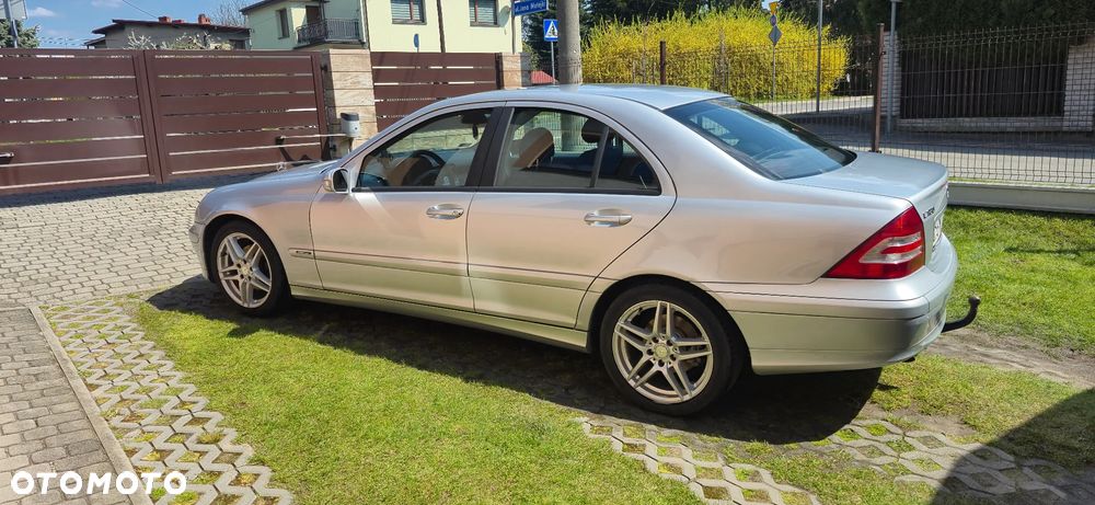 Mercedes-Benz Klasa C 180 Kompressor Sport Edition - 3