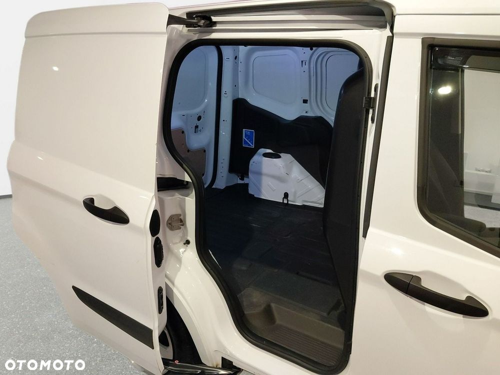 Ford Transit Courier - 20