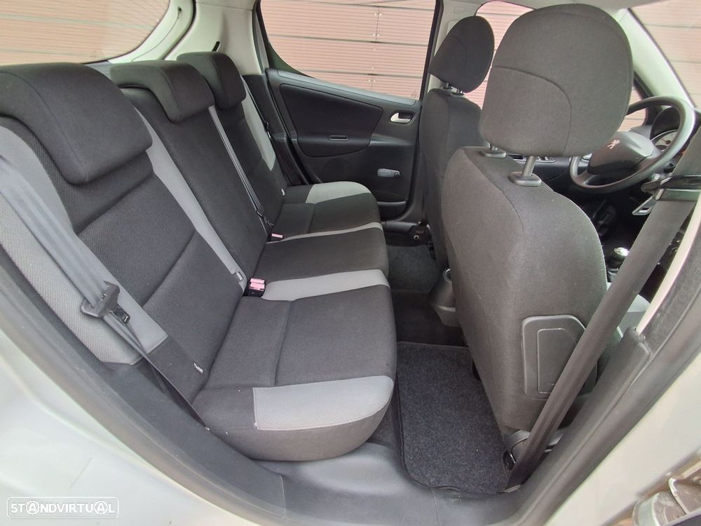 Peugeot 207 1.4 HDi Trendy - 14