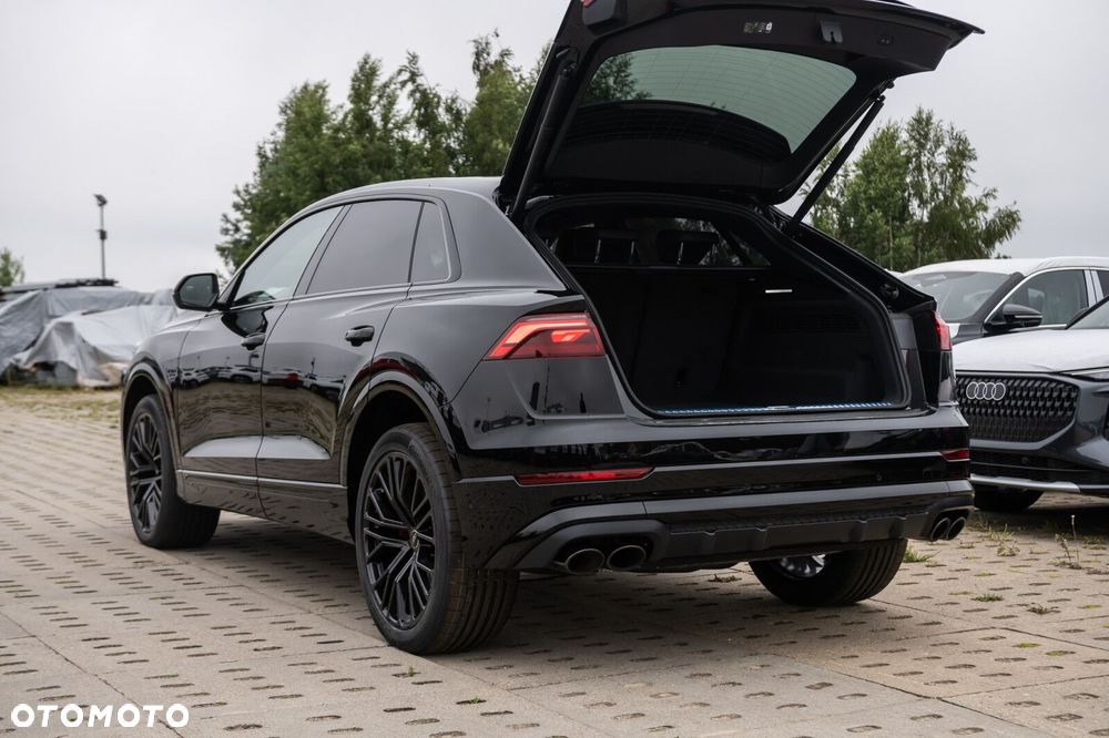 Audi SQ8 - 8
